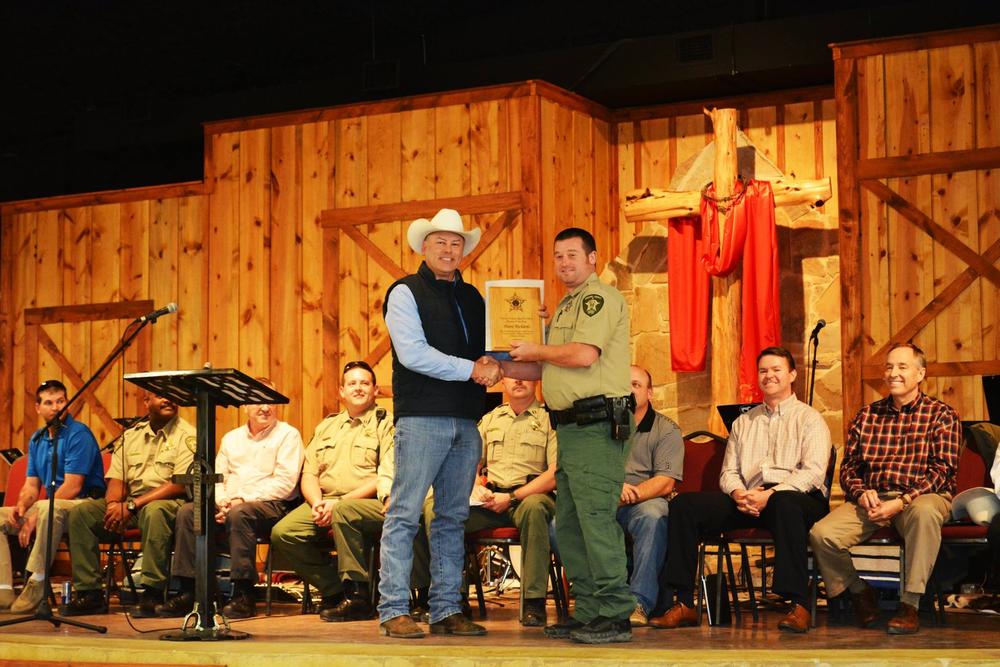 Deputy Shane Richards receiving Deputy of the Year Award