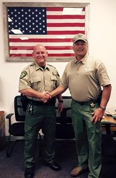 Phillip Elledge shakes hands with Sheriff Tanner